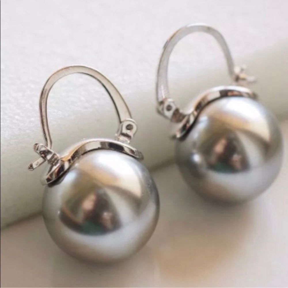 $68 New kate spade Silver Pearl Earrings